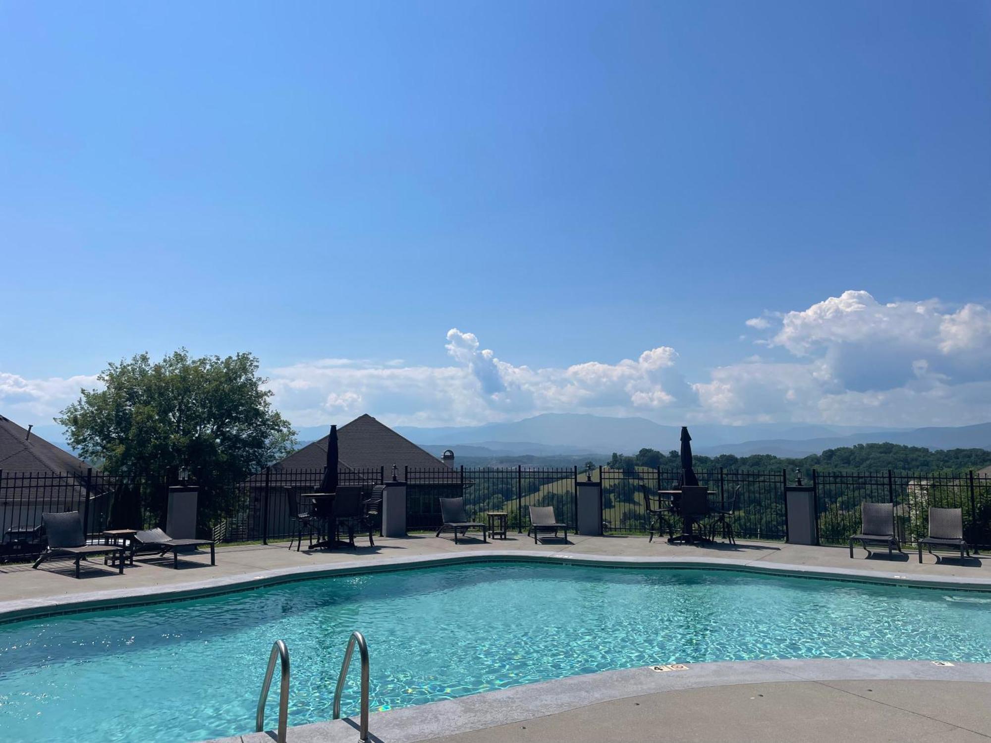 Saddleback Retreat, Game Room, Hot Tub, Wifi, 1089 Free Tickets Each Paid Day, Dollywood And More Sevierville Exterior foto